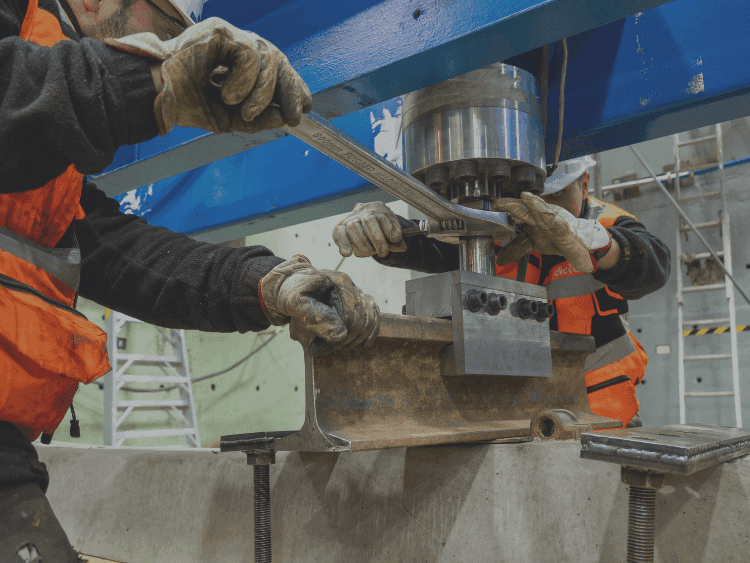 Dictuc implementa Ensayos en Durmientes de Hormigón 