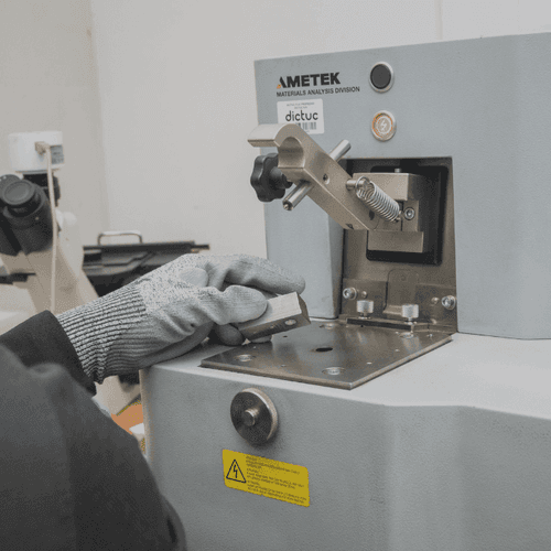 Composición química del acero: un paso crítico para la seguridad y el cumplimiento normativo 