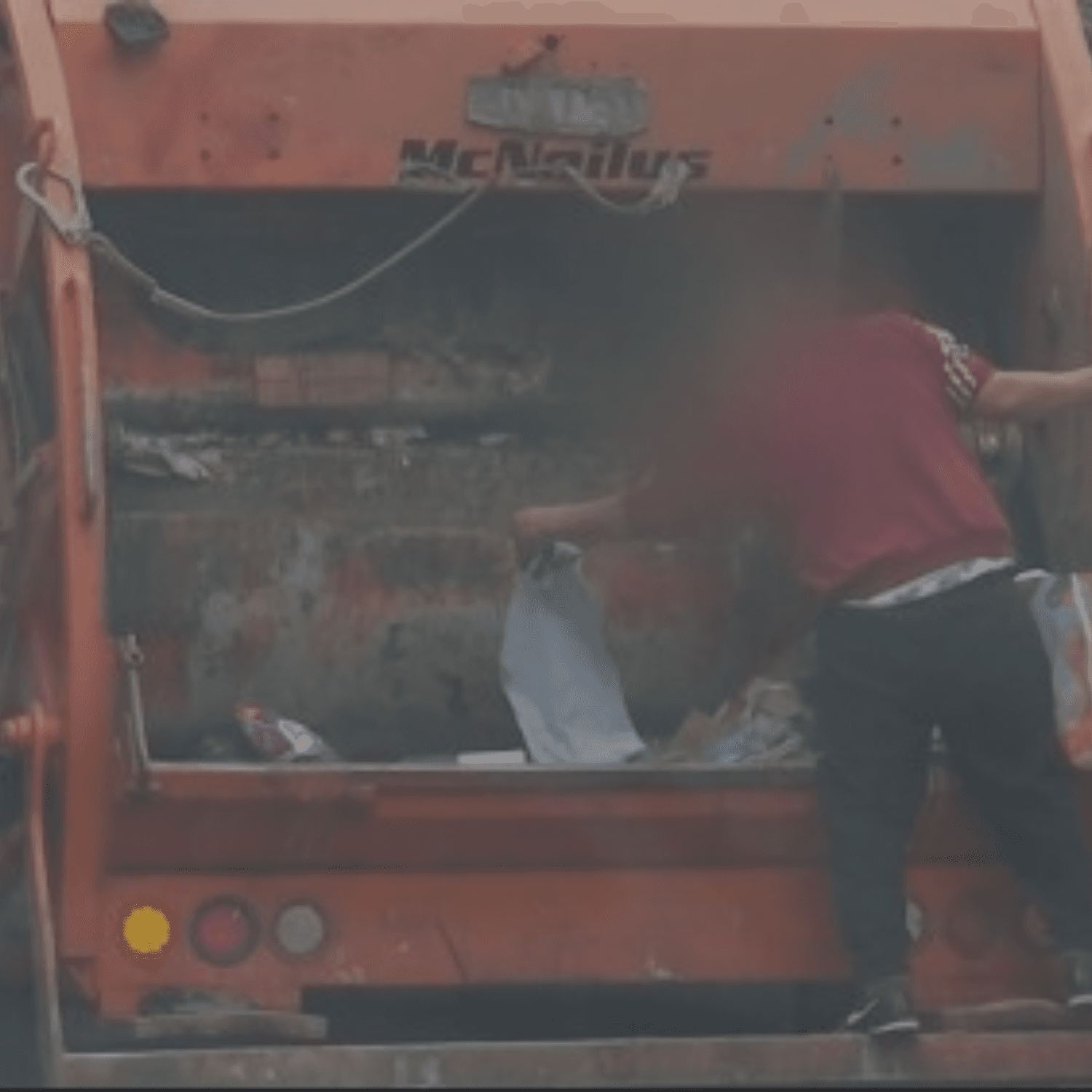 Dictuc en la prensa: Banda roba comida vencida para revenderla